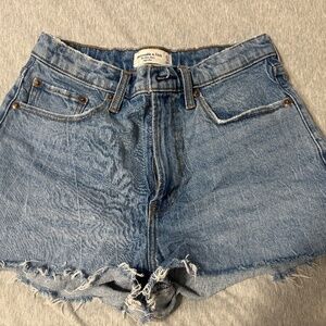 Abercrombie & Fitch Women's Jean Shorts 27 4 The Mom Short High Rise